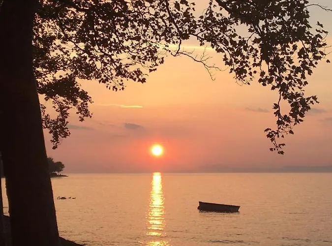 B11 Bed & Breakfast *