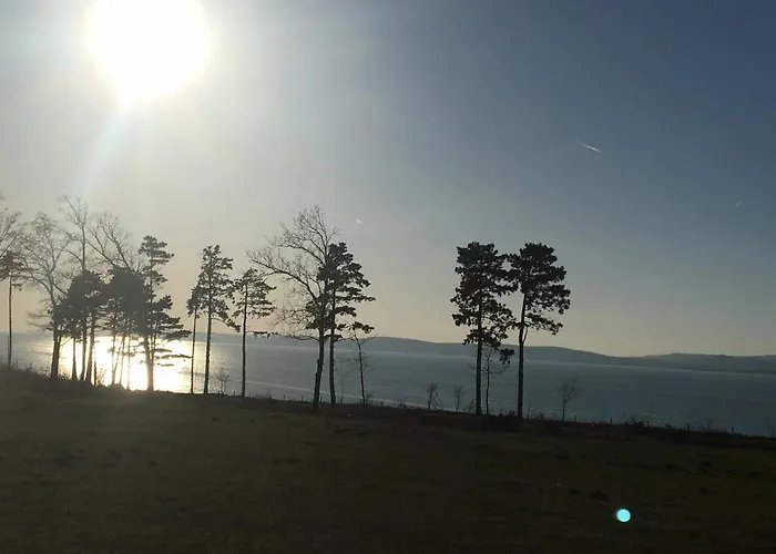 Bed & Breakfast B11 *